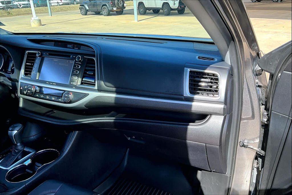 used 2019 Toyota Highlander car, priced at $29,900