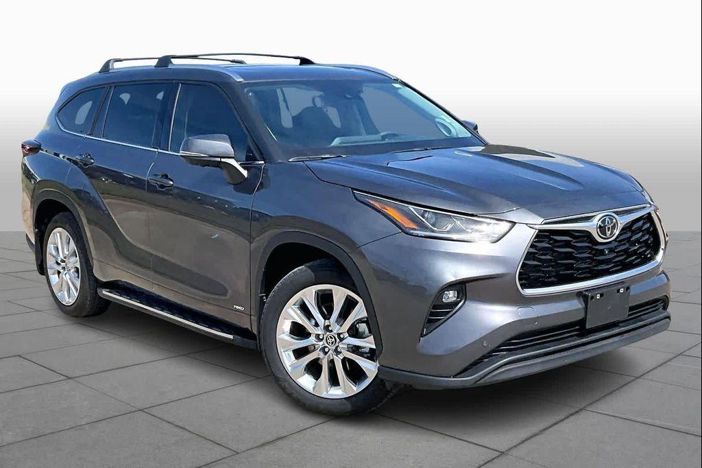 used 2025 Toyota Highlander Hybrid car, priced at $57,900