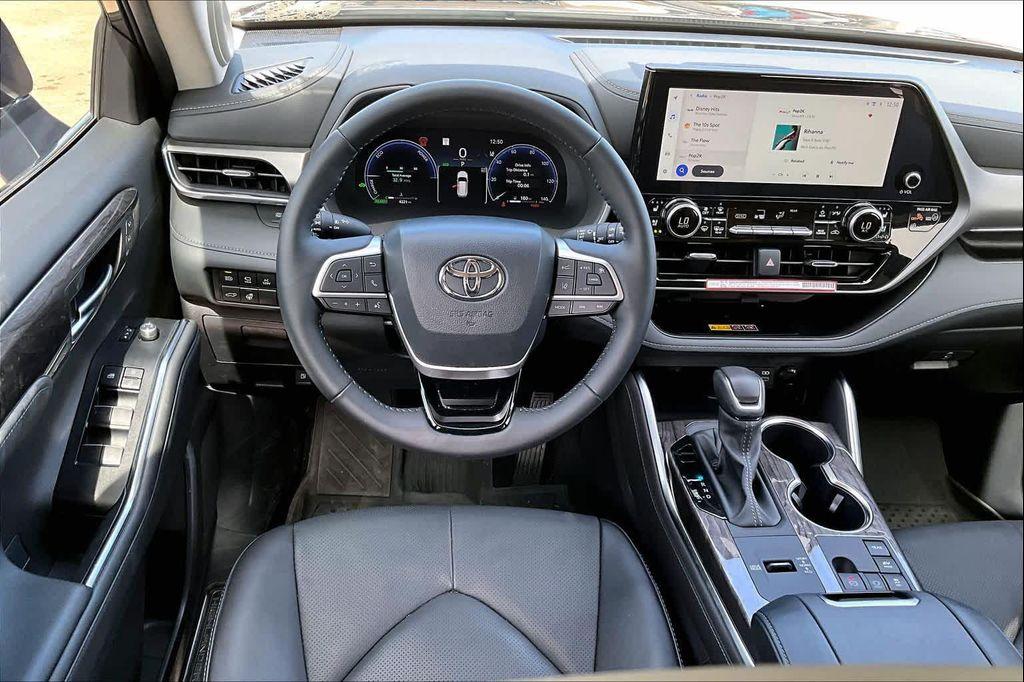 used 2025 Toyota Highlander Hybrid car, priced at $57,900