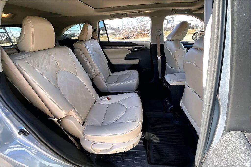 used 2023 Toyota Highlander car, priced at $35,900