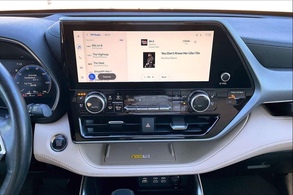 used 2023 Toyota Highlander car, priced at $35,900