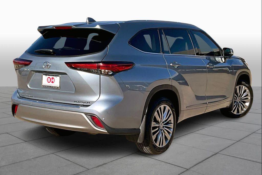 used 2023 Toyota Highlander car, priced at $35,900
