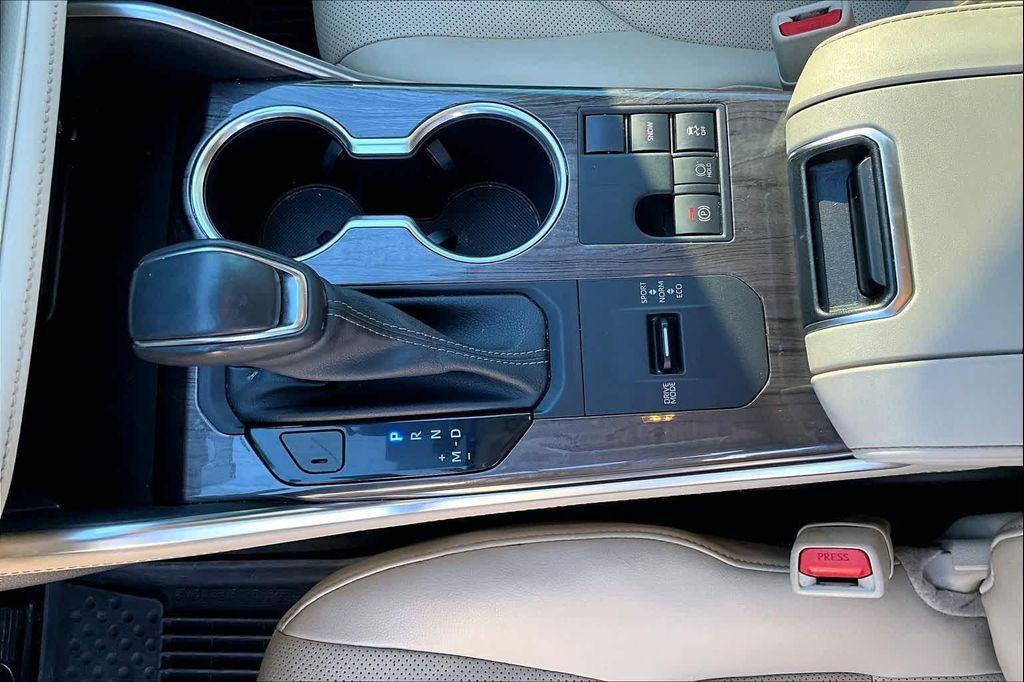 used 2023 Toyota Highlander car, priced at $35,900