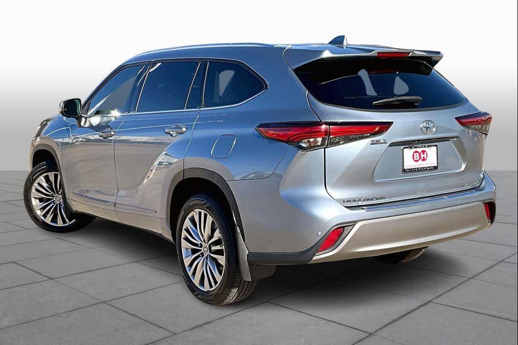 used 2023 Toyota Highlander car, priced at $35,900