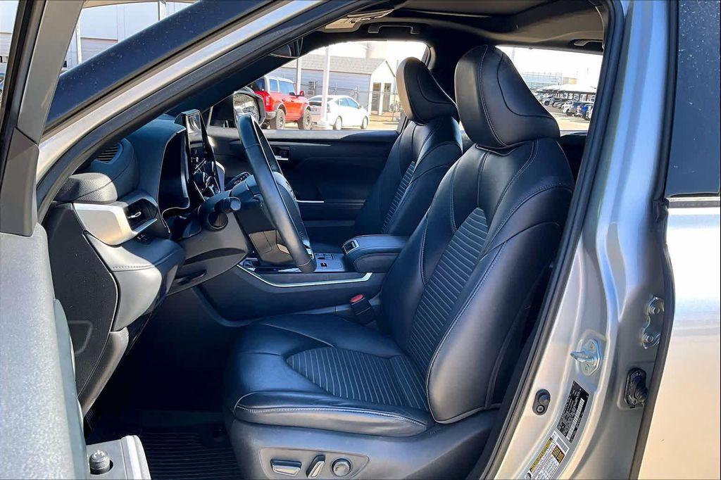 used 2023 Toyota Highlander car, priced at $40,794