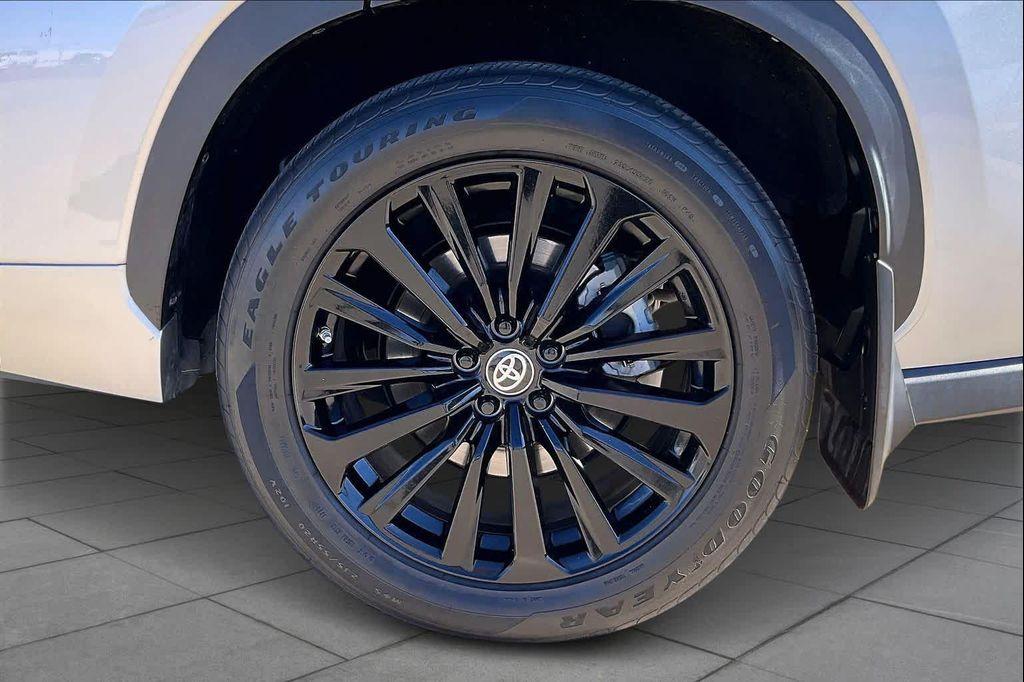 used 2023 Toyota Highlander car, priced at $40,794