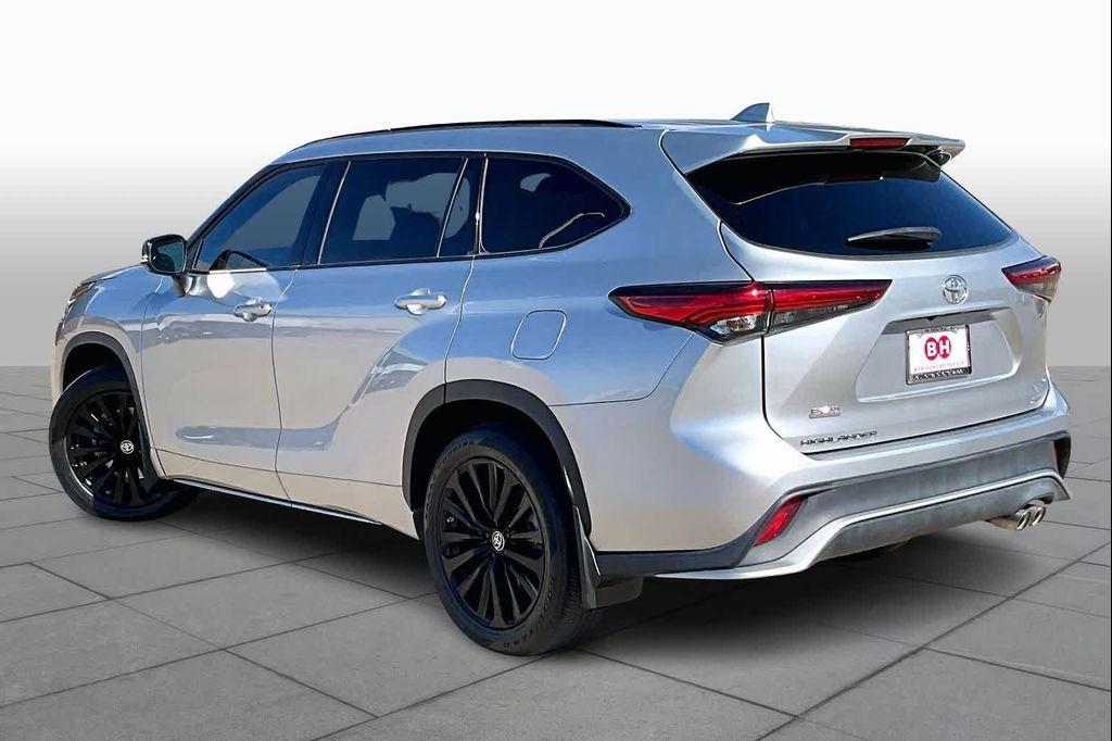 used 2023 Toyota Highlander car, priced at $40,794