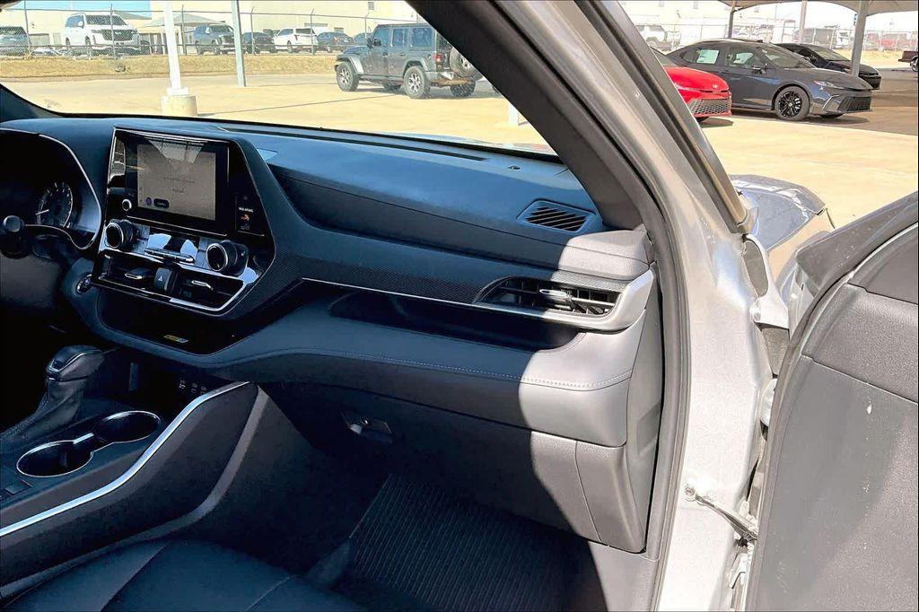 used 2023 Toyota Highlander car, priced at $40,794