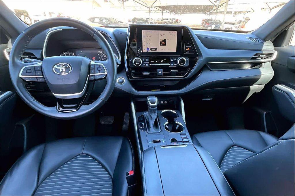 used 2023 Toyota Highlander car, priced at $40,794