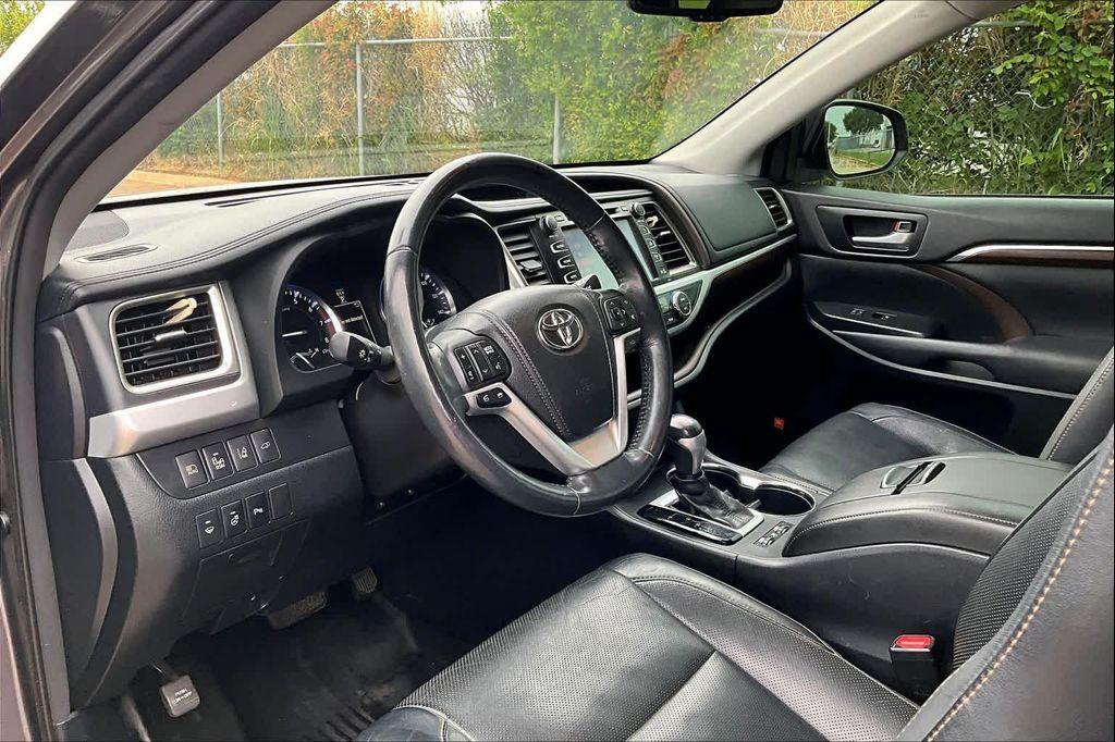used 2014 Toyota Highlander car, priced at $21,900