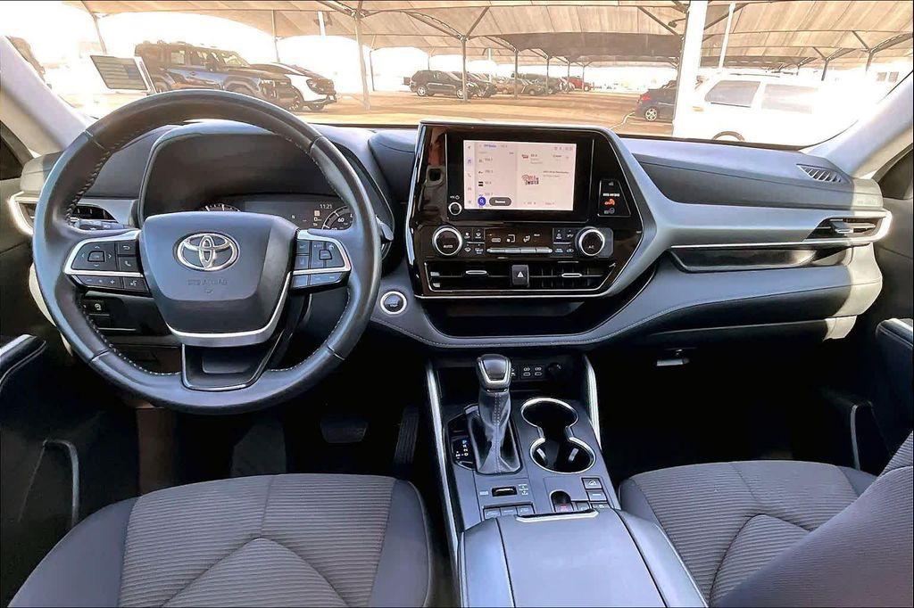used 2024 Toyota Highlander car, priced at $34,900