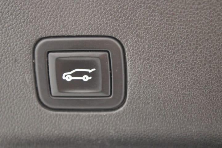 used 2023 GMC Yukon XL car, priced at $67,385