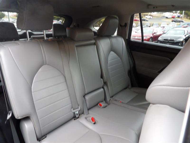 used 2021 Toyota Highlander car, priced at $30,995