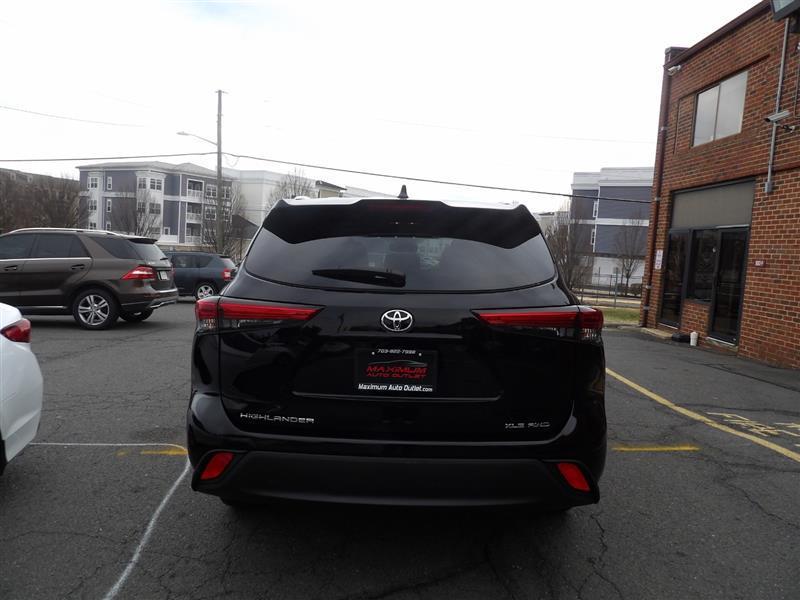 used 2021 Toyota Highlander car, priced at $30,995