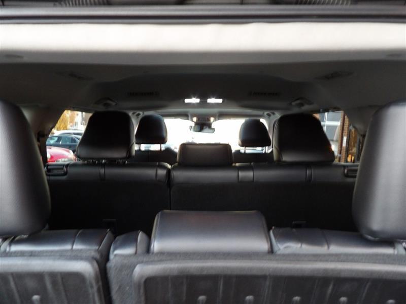 used 2021 Toyota Highlander car, priced at $26,995