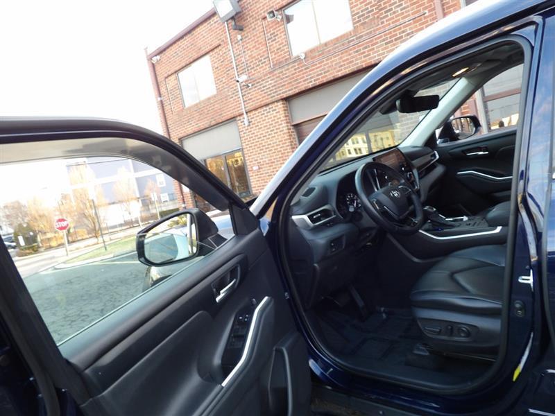 used 2021 Toyota Highlander car, priced at $26,995