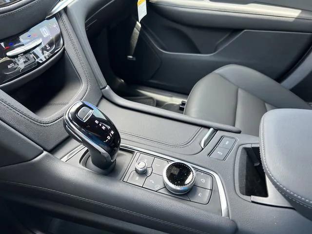 new 2025 Cadillac XT6 car, priced at $50,165