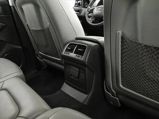 Audi Q5 view 18