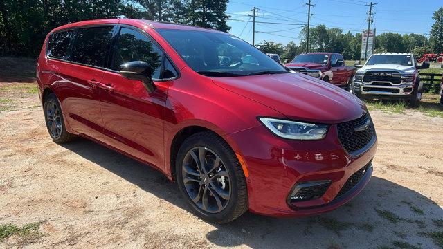 new 2026 Chrysler Pacifica car, priced at $37,250