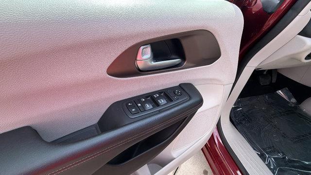 used 2018 Chrysler Pacifica car, priced at $16,495