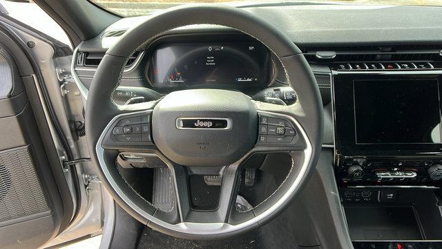 new 2025 Jeep Grand Cherokee car, priced at $35,995