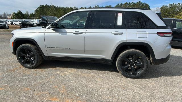 new 2025 Jeep Grand Cherokee car, priced at $35,995