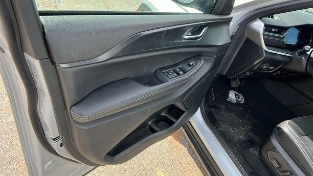 new 2025 Jeep Grand Cherokee car, priced at $35,995