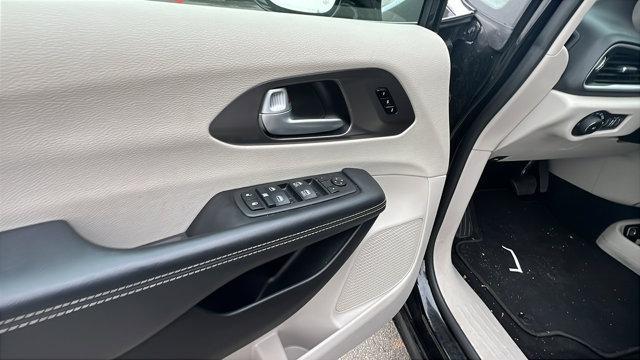 used 2024 Chrysler Pacifica car, priced at $22,200