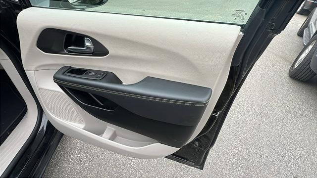 used 2024 Chrysler Pacifica car, priced at $22,200