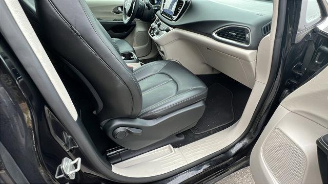 used 2024 Chrysler Pacifica car, priced at $22,200