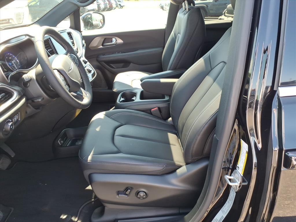 new 2026 Chrysler Pacifica car, priced at $44,983