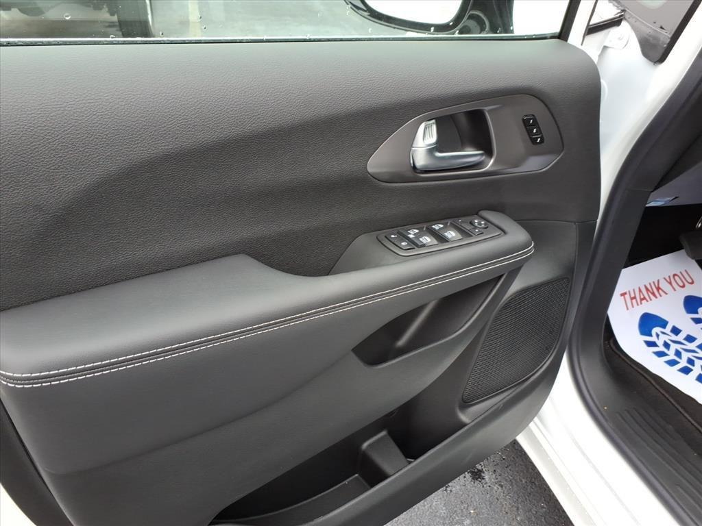 new 2026 Chrysler Pacifica car, priced at $43,689