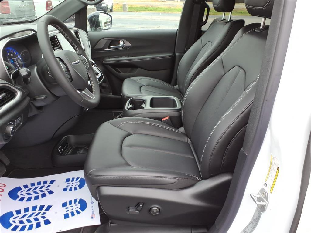 new 2026 Chrysler Pacifica car, priced at $43,689
