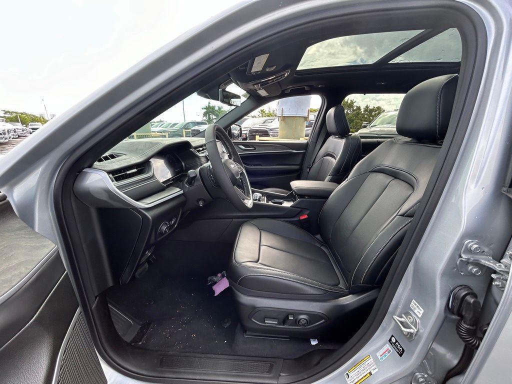 new 2024 Jeep Grand Cherokee L car, priced at $49,566