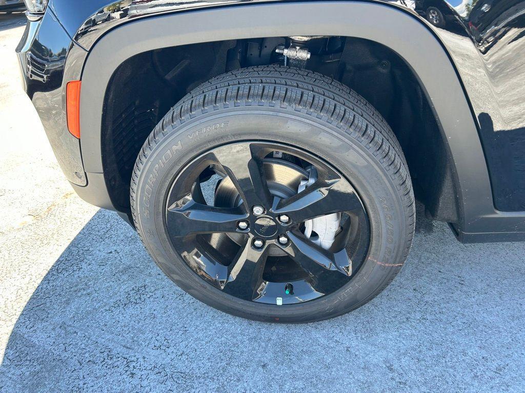 new 2025 Jeep Grand Cherokee car, priced at $43,398