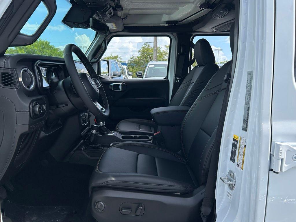 new 2025 Jeep Wrangler car, priced at $40,811