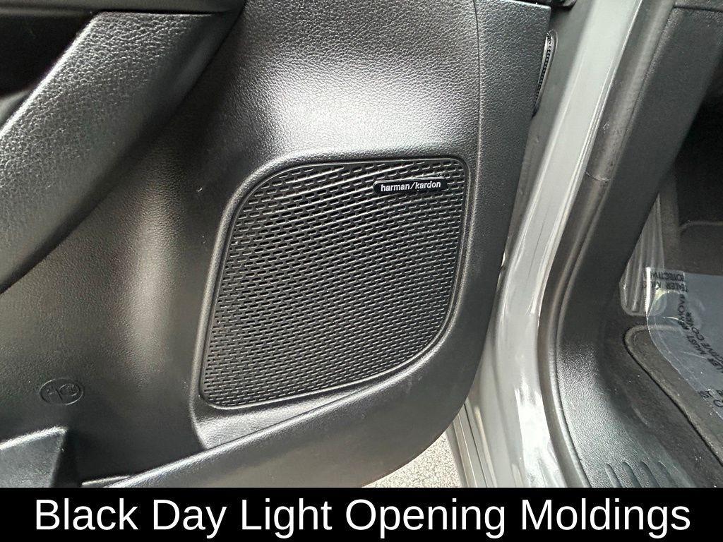 used 2020 Chrysler Pacifica car, priced at $15,246