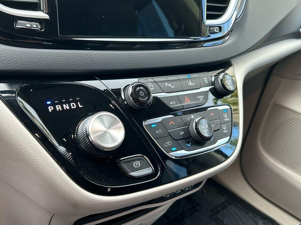 used 2023 Chrysler Pacifica car, priced at $18,881