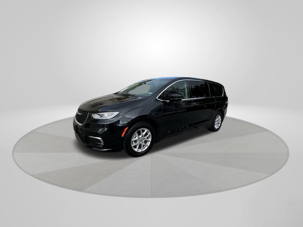 used 2023 Chrysler Pacifica car, priced at $18,881