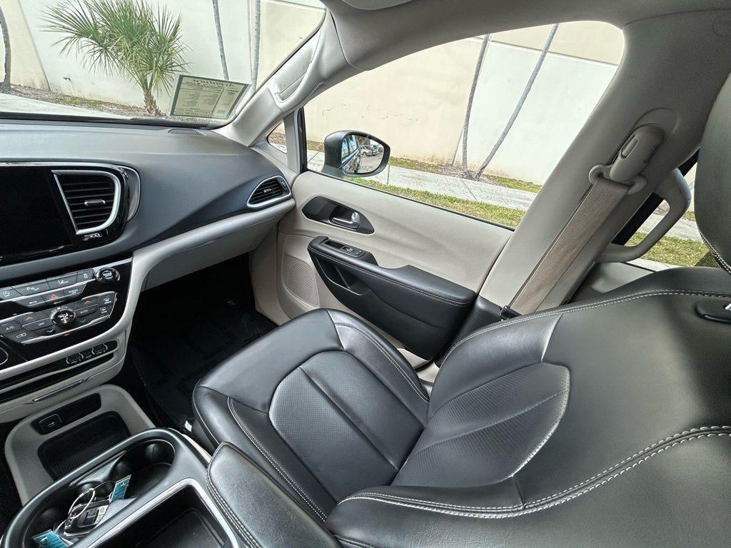 used 2023 Chrysler Pacifica car, priced at $18,881