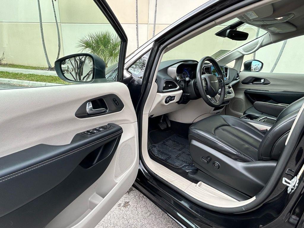 used 2023 Chrysler Pacifica car, priced at $18,881