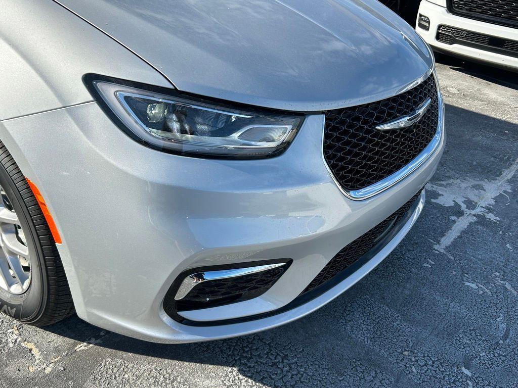 new 2026 Chrysler Pacifica car, priced at $43,160