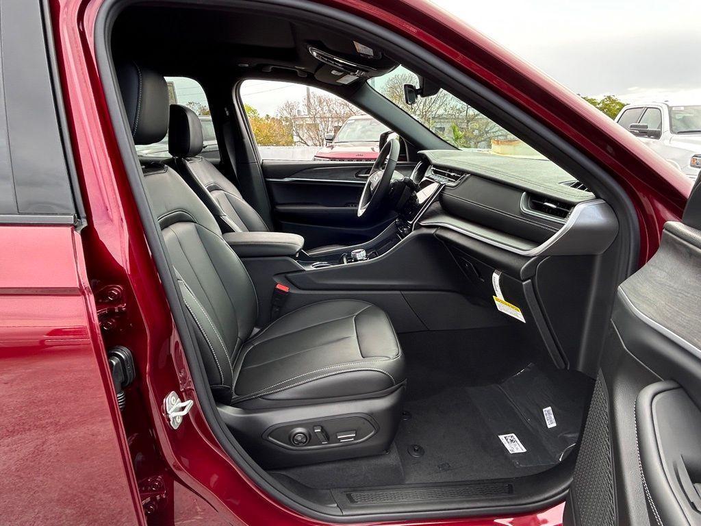 new 2025 Jeep Grand Cherokee L car, priced at $38,749