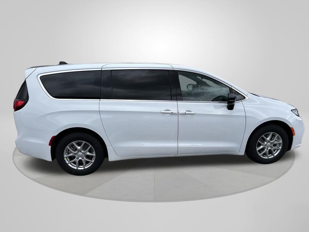 new 2026 Chrysler Pacifica car, priced at $42,665