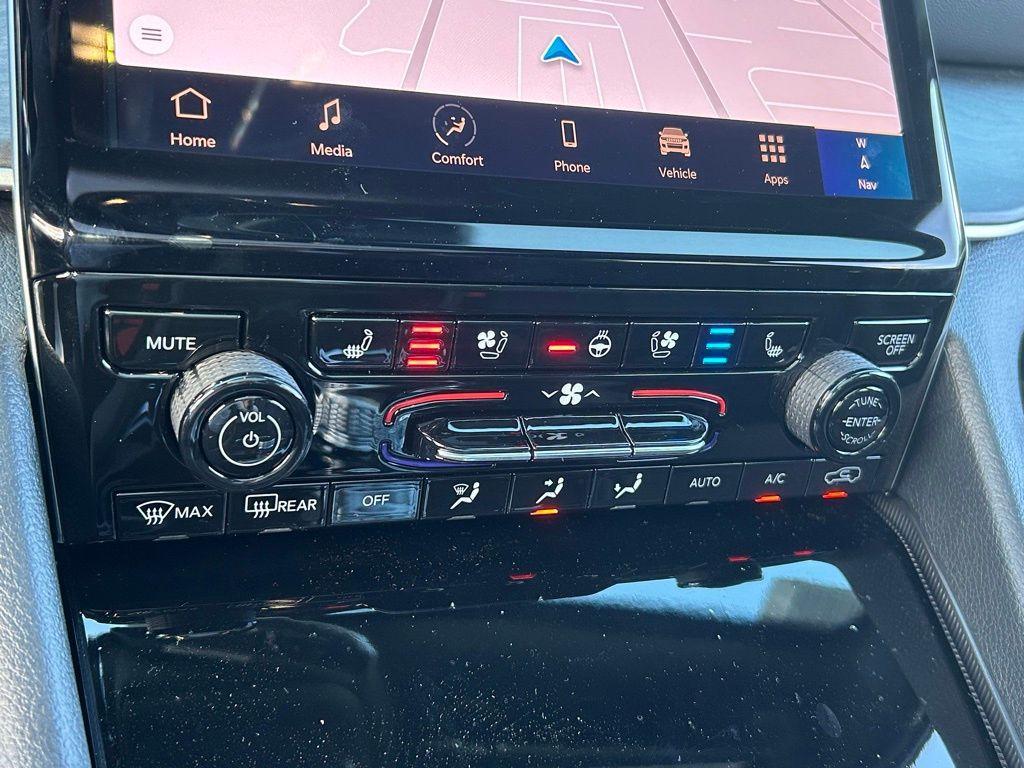 new 2025 Jeep Grand Cherokee car, priced at $45,044