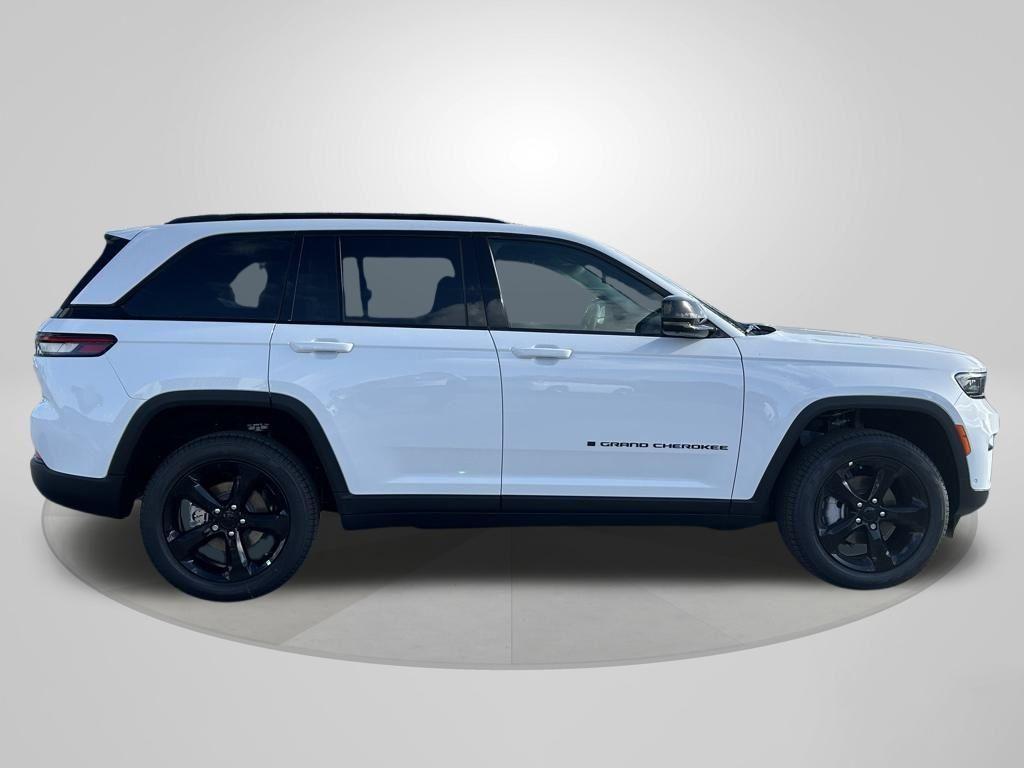 new 2025 Jeep Grand Cherokee car, priced at $45,044