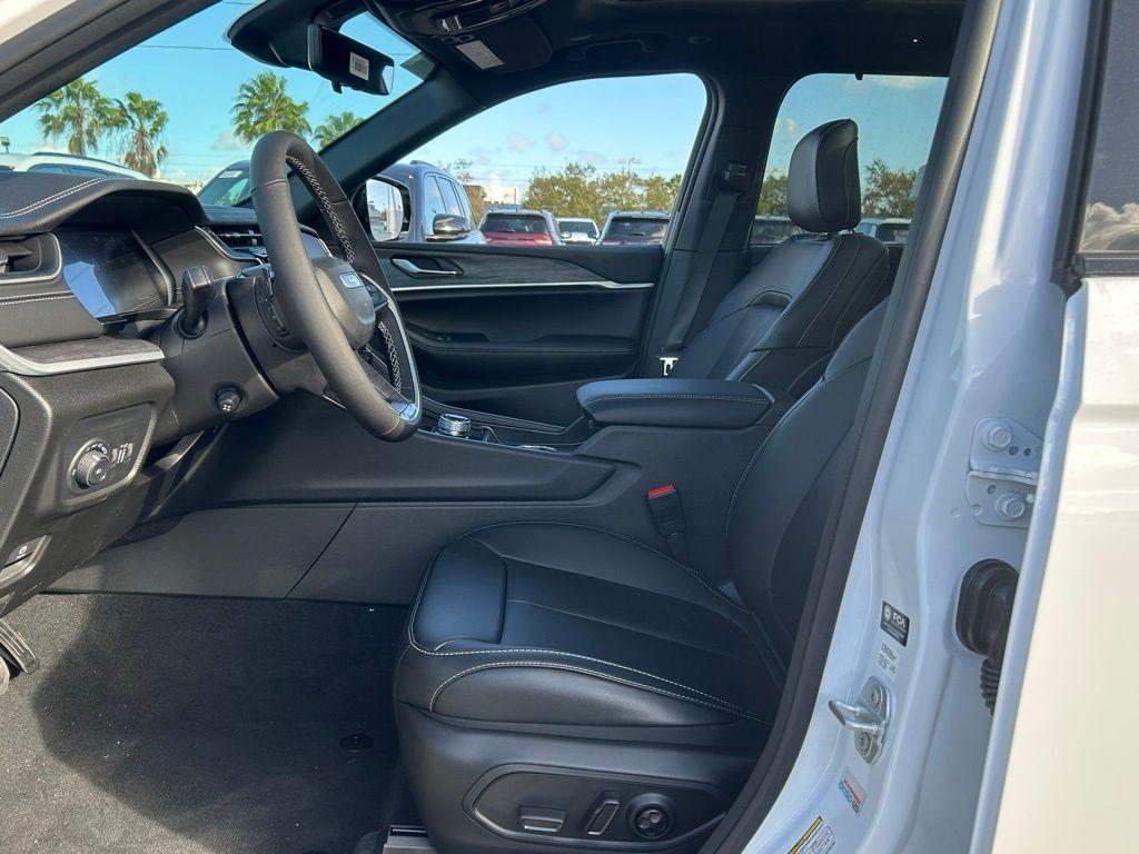 new 2025 Jeep Grand Cherokee car, priced at $45,044
