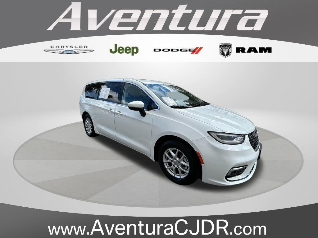 used 2023 Chrysler Pacifica car, priced at $19,998