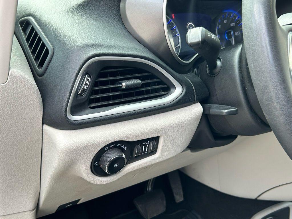 used 2023 Chrysler Pacifica car, priced at $19,998