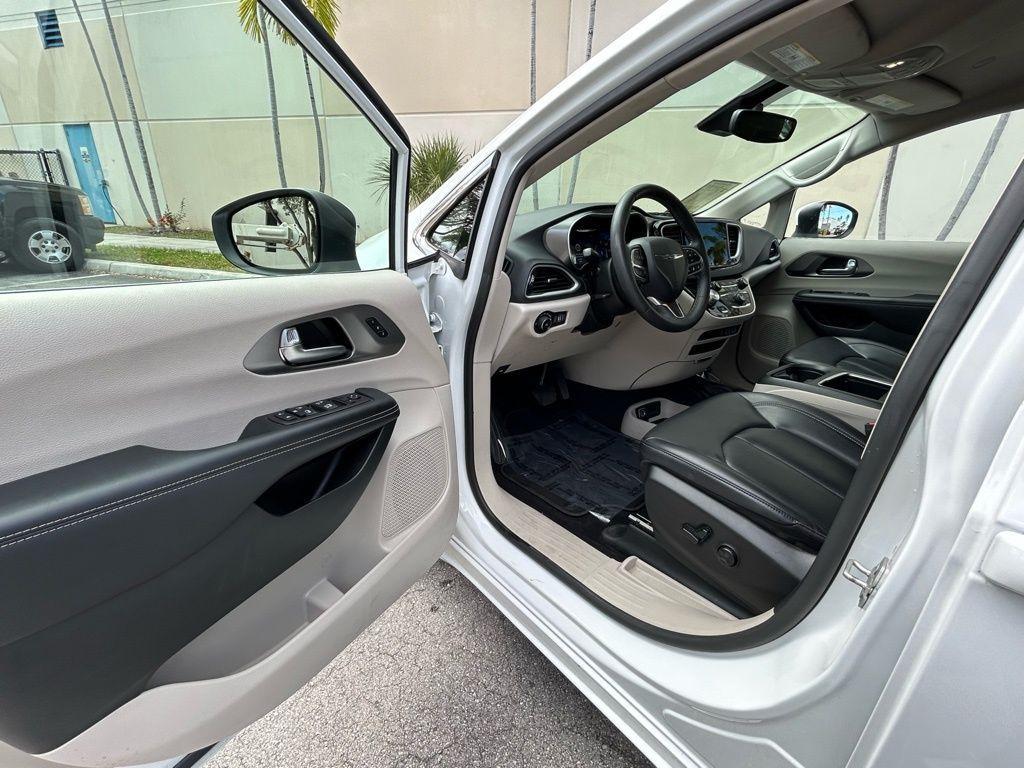 used 2023 Chrysler Pacifica car, priced at $19,998